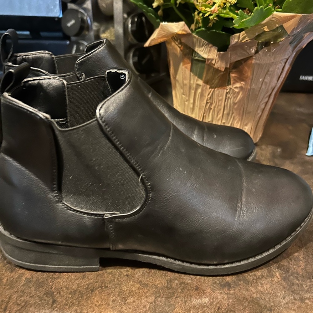 Arden’s low cut bootie